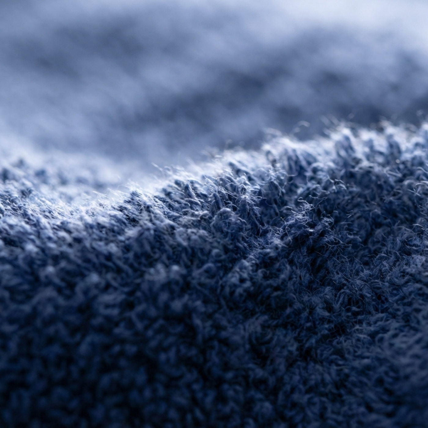 Detail marine blauwe hotelkwaliteit handdoek 